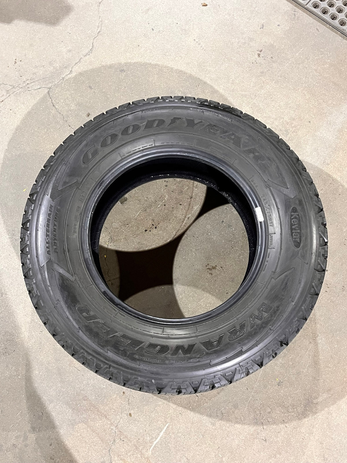2457517 245/75R17 - 112T Goodyear Wrangler A/T Adventure tire single 8.5/32