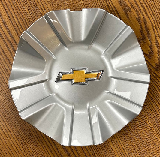 7 7/8" Chevrolet Silverado Suburban Tahoe OEM Silver Center Cap #23378303 single