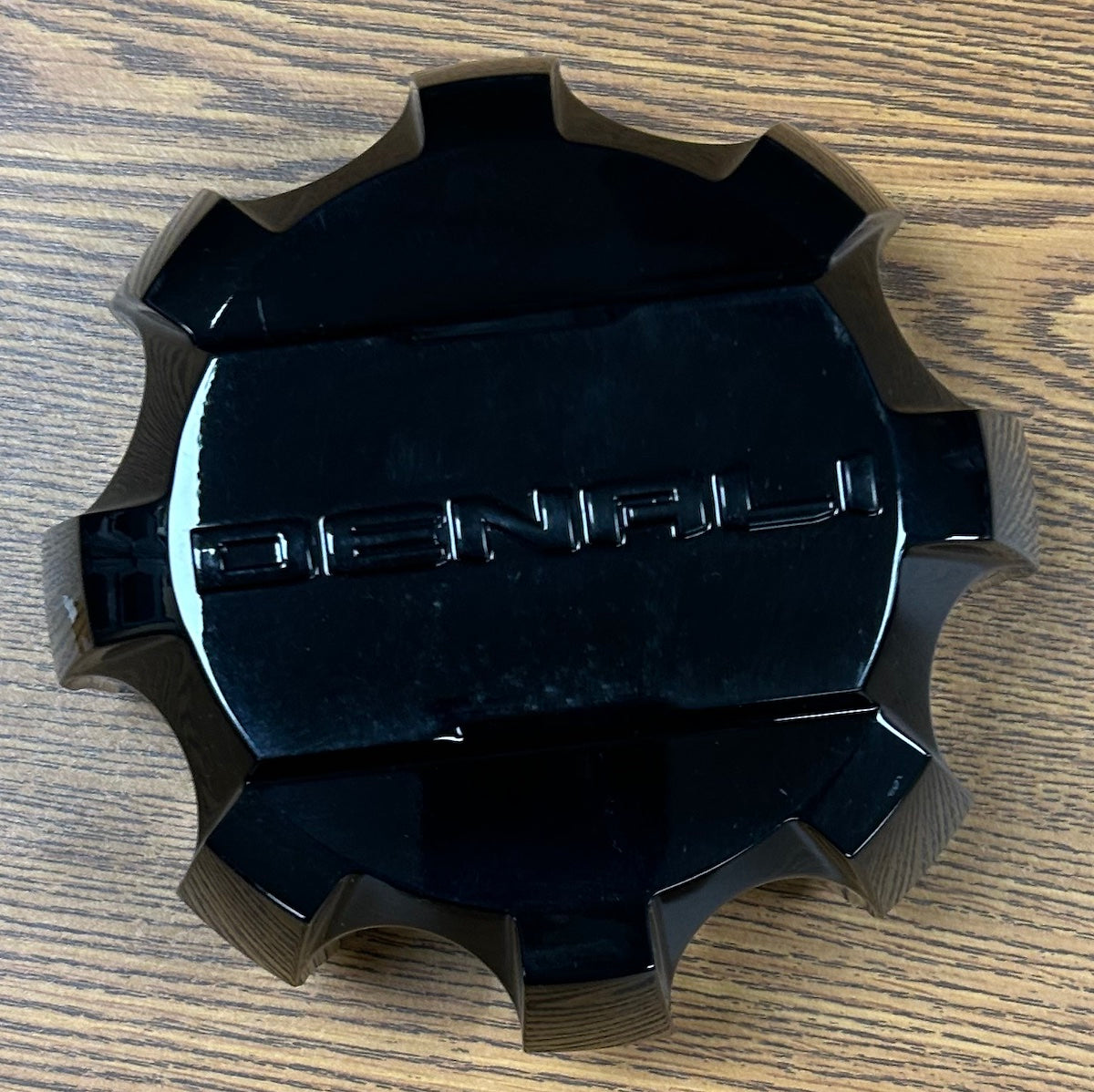 7" GMC Sierra Denali 2500, 3500 OEM Black Center Cap #84604598 single