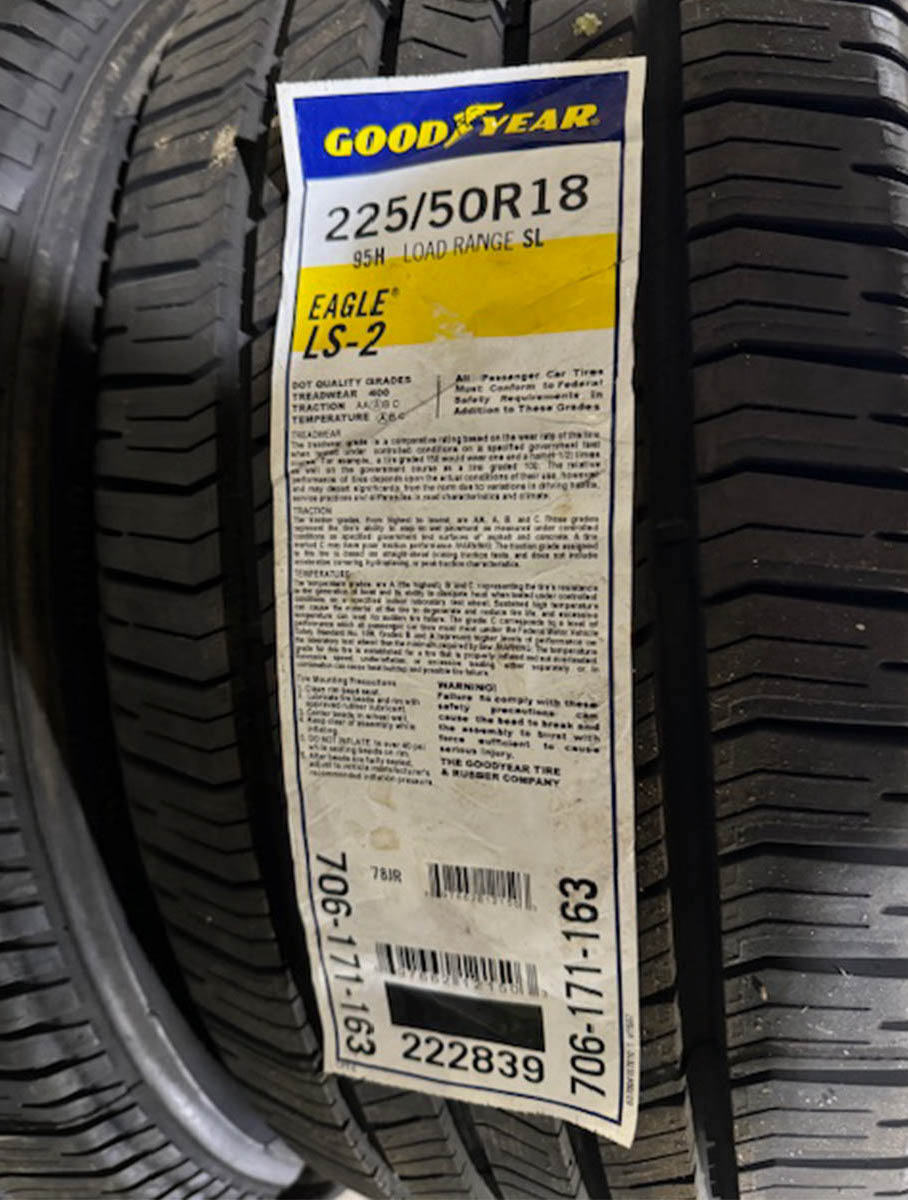 NEW - 2255018 225/50R18 - 95H Goodyear Eagle LS2 tire set 10/32