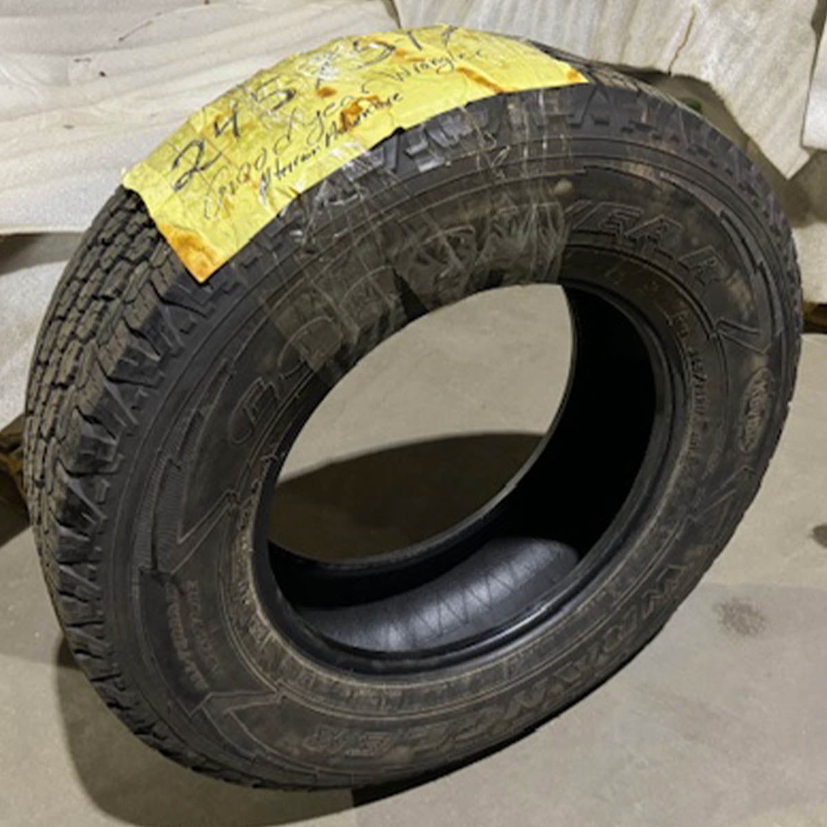 2457517 245/75R17 - 112T Goodyear Wrangler A/T Adventure tire single 8.5/32