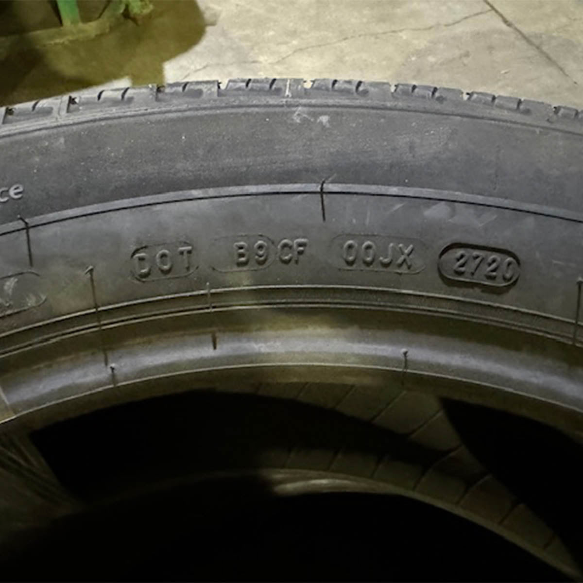 2555520 255/55R20 - 110V Michelin Primacy A/S tire set 9.5/32