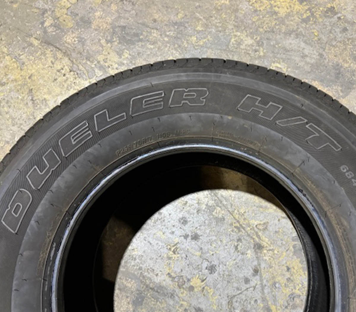 2557017 255/70R17 110S Bridgestone Dueler HT 684ii tire single x1 9/32