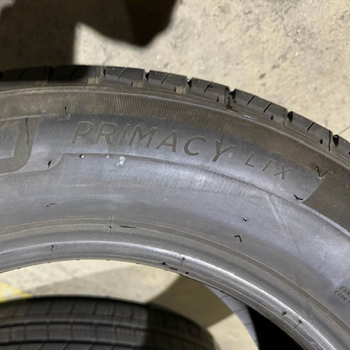 2656018 265/60R18 - 110H Michelin Primacy LTX tires set 8.8/32