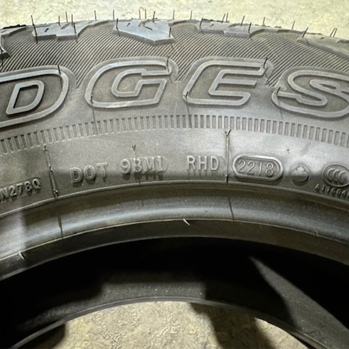 2457517 245/75R17 - 112T Bridgestone Dueler A/T tire single