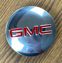 Load image into Gallery viewer, 3 1/4&quot; GMC Sierra 1500, Yukon OEM Center Cap #22837060 set
