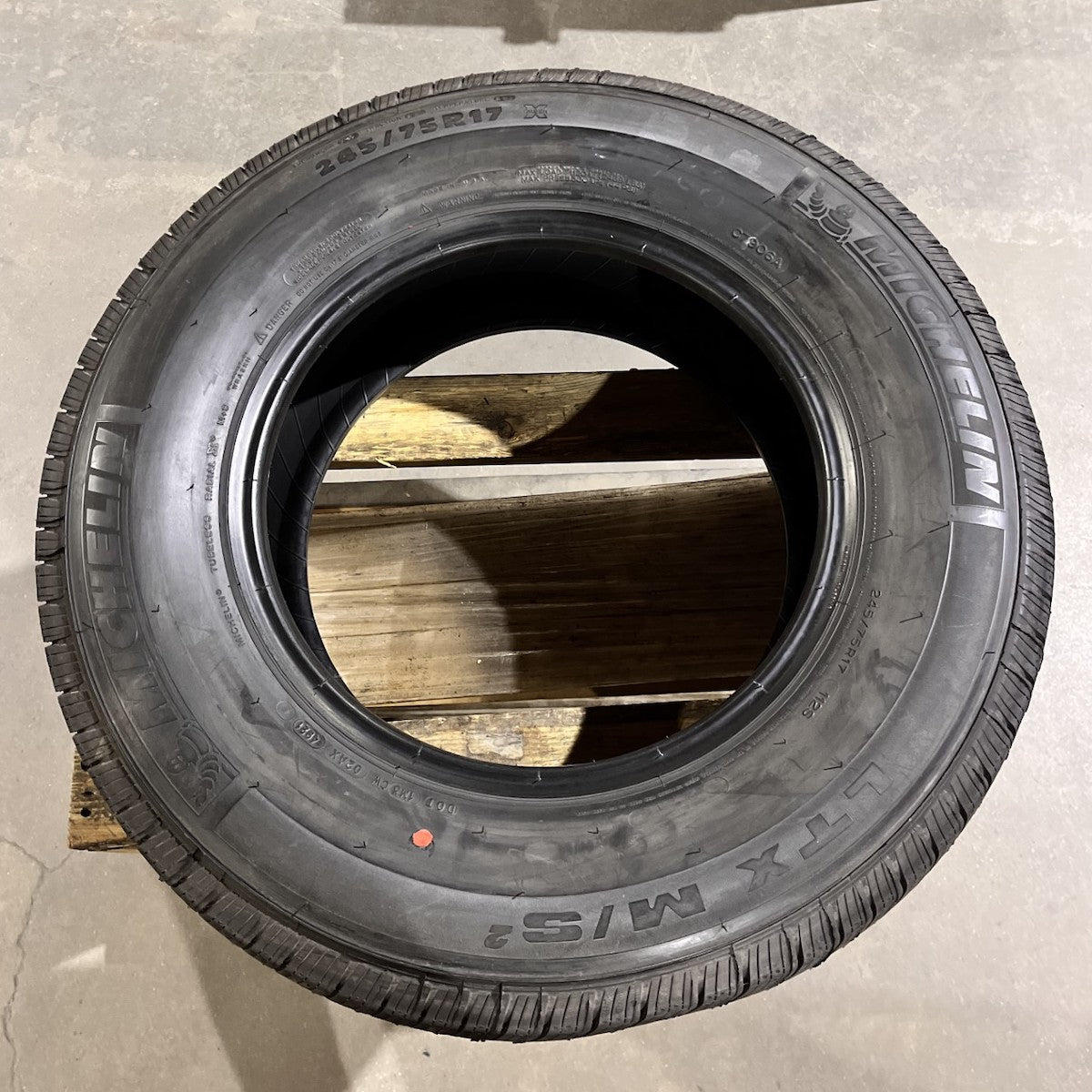 2457517 245/75R17 112S Michelin LTX MS2 tire single 10.5/32 New take-off