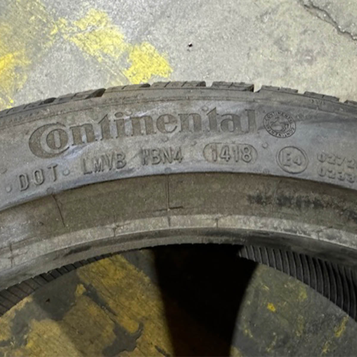 2254018 225/40R18 - 88V Continental Procontact SSR RFT tire single