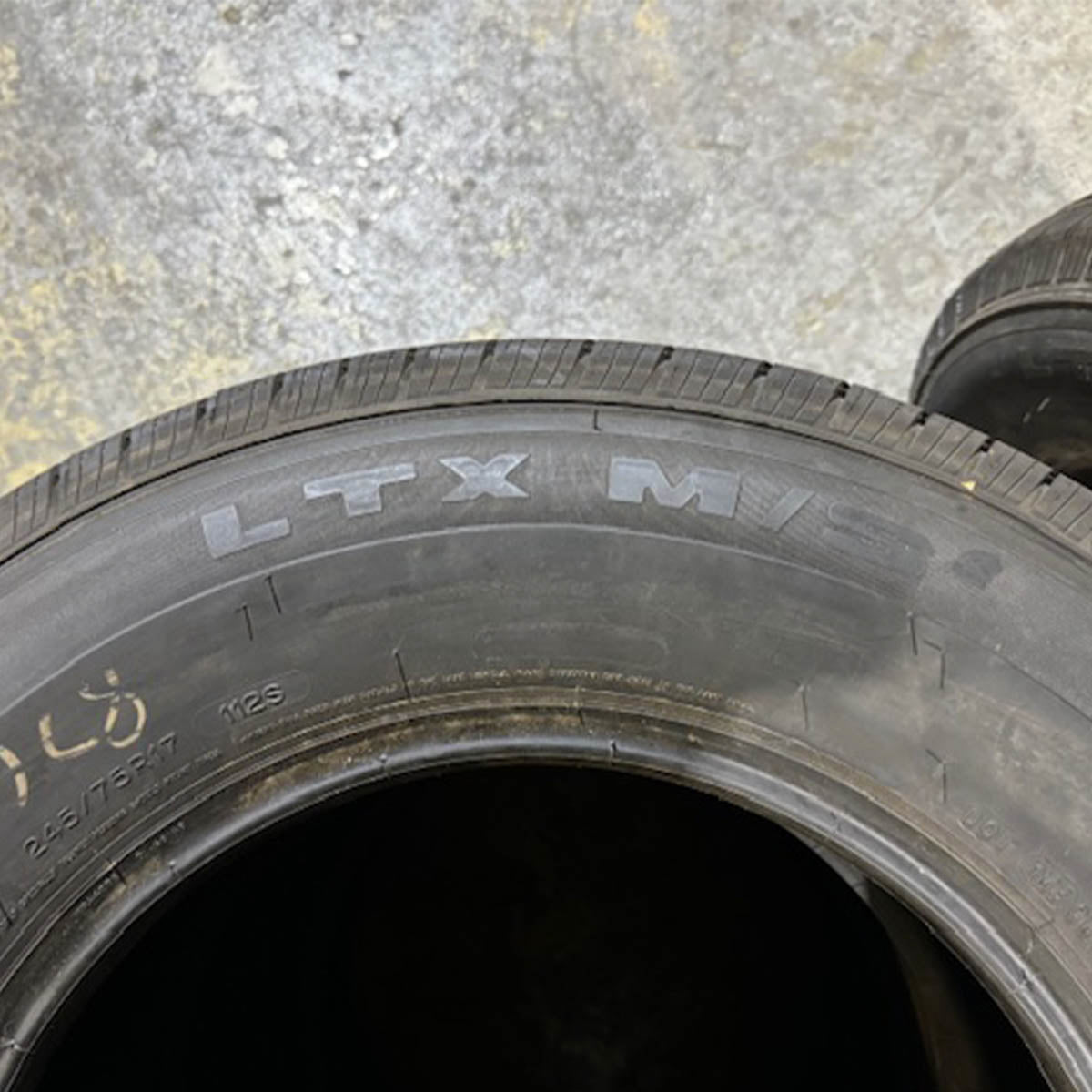 2457517 245/75R17 112S Michelin LTX MS2 tire single 10.5/32 New take-off