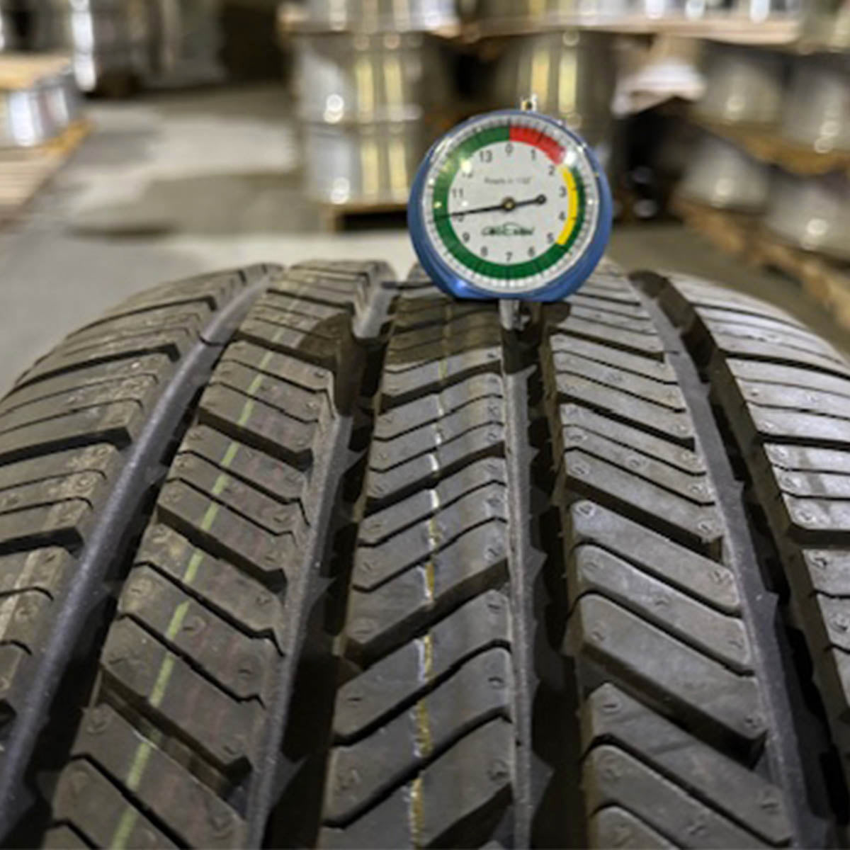 2454519 245/45R19 - 102V Goodyear Eagle LS2 tires set 10/32