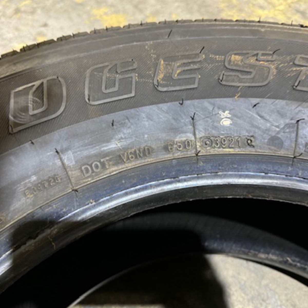 2557017 255/70R17 110S Bridgestone Dueler HT 684ii tire