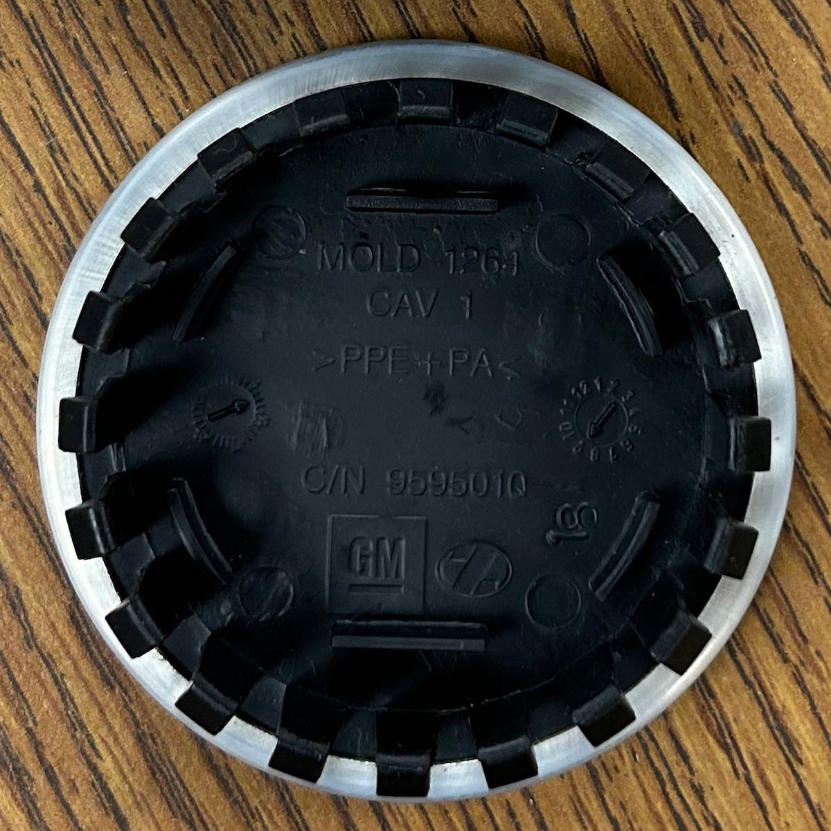 2 5/8" GMC Acadia, Canyon Black Center Cap #52015040 single