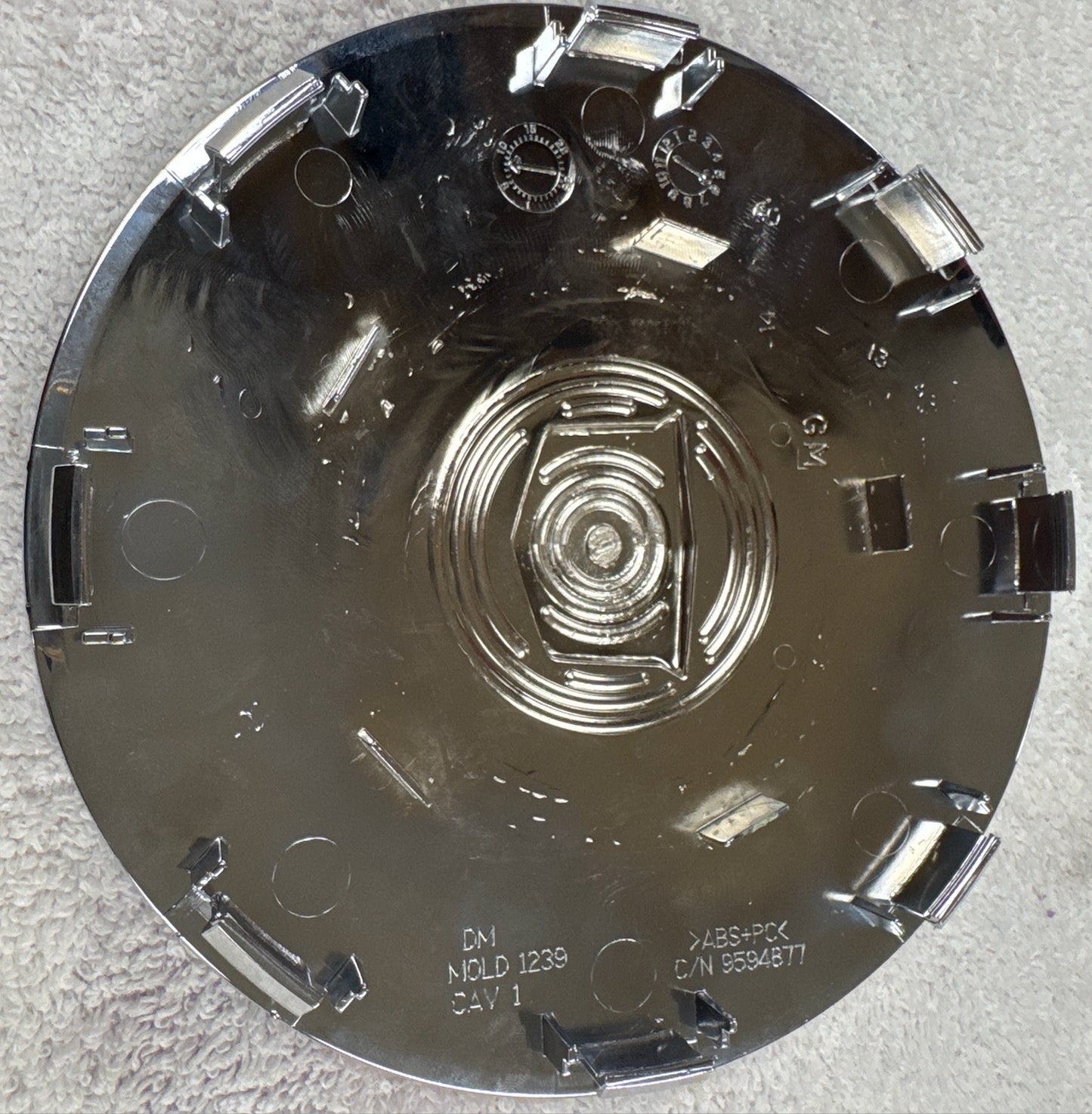 7 7/8" Cadillac Escalade OEM Chrome Center Cap #9594878 single