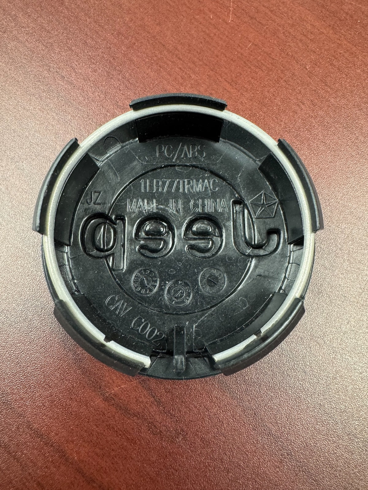 2 1/2"  Jeep Cherokee, Grand Cherokee Dark Charcoal Center Cap 1LB77LSTAC x1