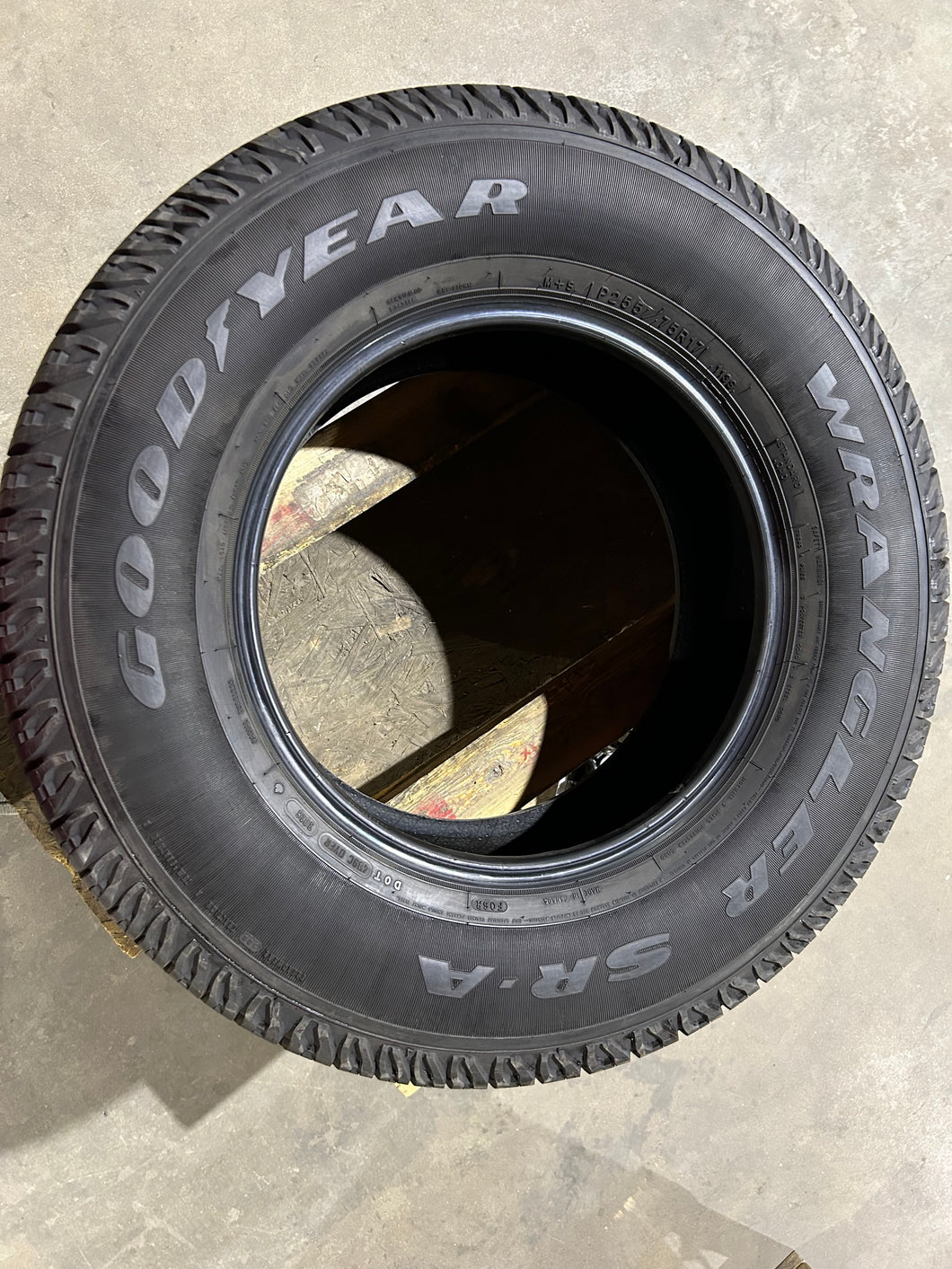 2557517 255/75R17 - 113S Goodyear Wrangler SR-A tire set 12/32